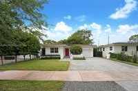 Building Photo - 1556 Catalonia Ave