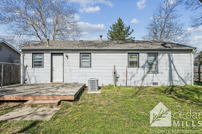 Building Photo - 3 Bedroom in South Wichita with Oversized Garage