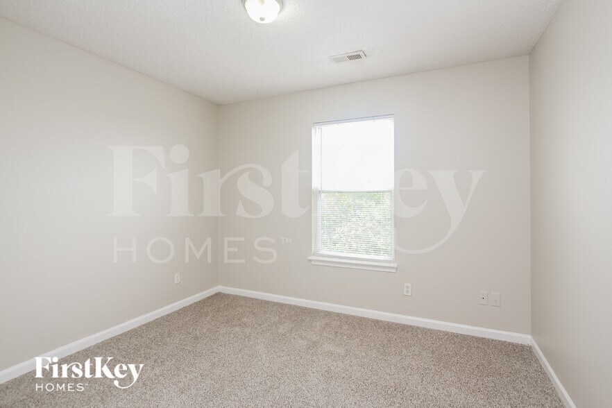 Building Photo - 1229 Kenwood Dr