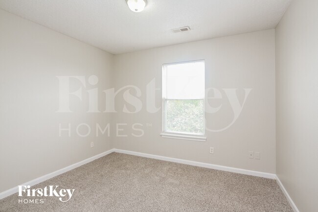 Building Photo - 1229 Kenwood Dr
