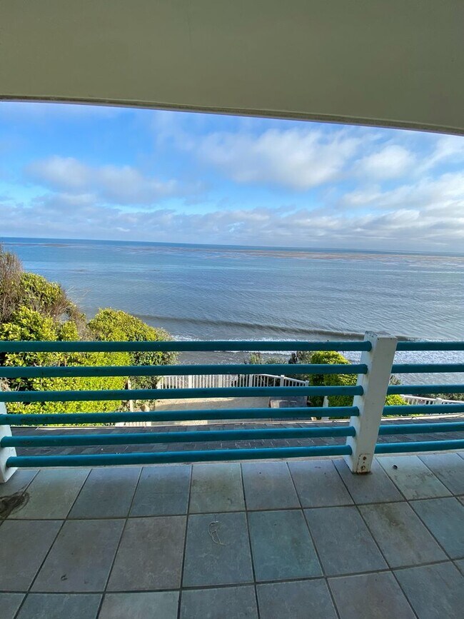 Building Photo - 6573 Del Playa Dr