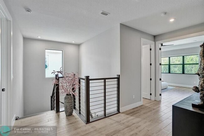 Building Photo - 2622 NW 87th Ter