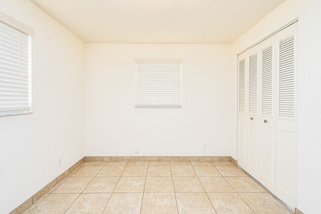 Building Photo - 3 Bedroom Home in Port Orange