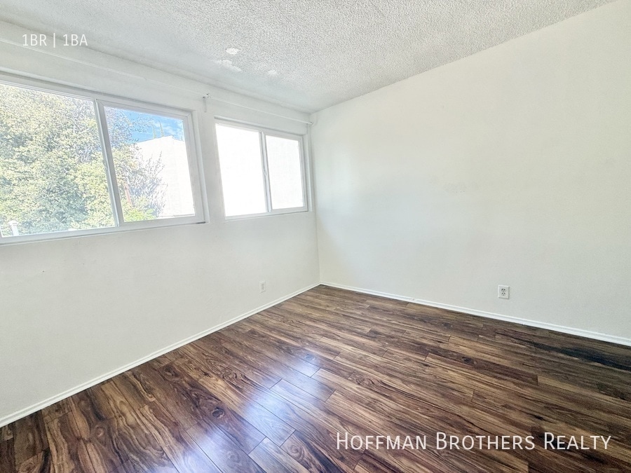 Building Photo - 4033 Sunset Blvd