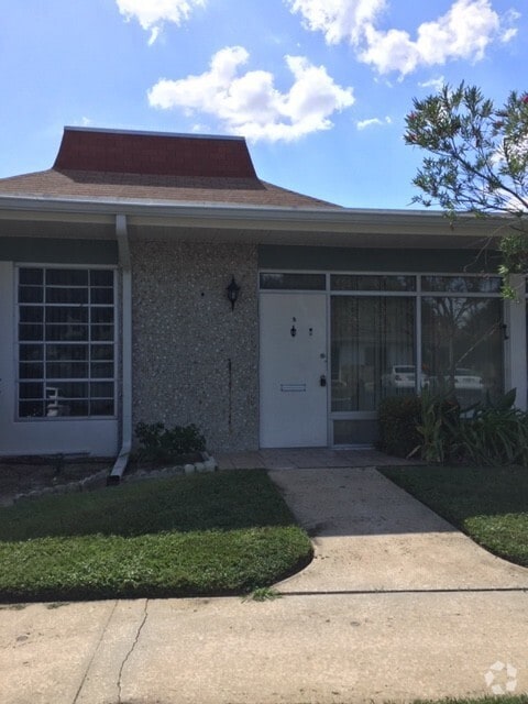 Building Photo - 55+, quaint 2/1 in a great community locat...