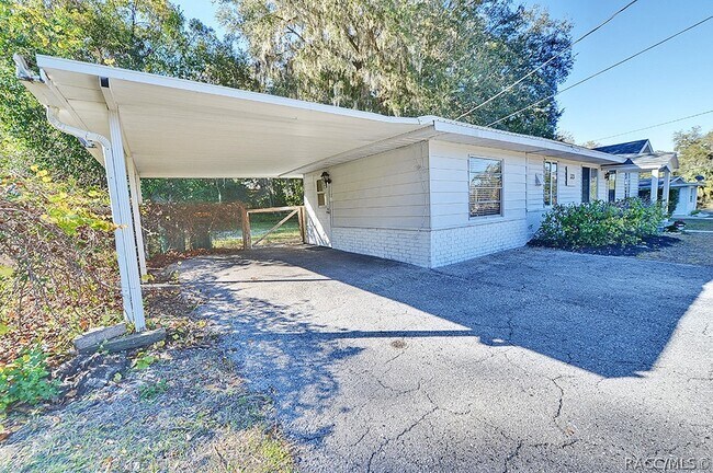 Building Photo - 323 Ella Ave