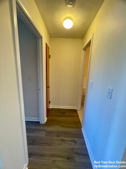 Building Photo - 24 Whites Ave