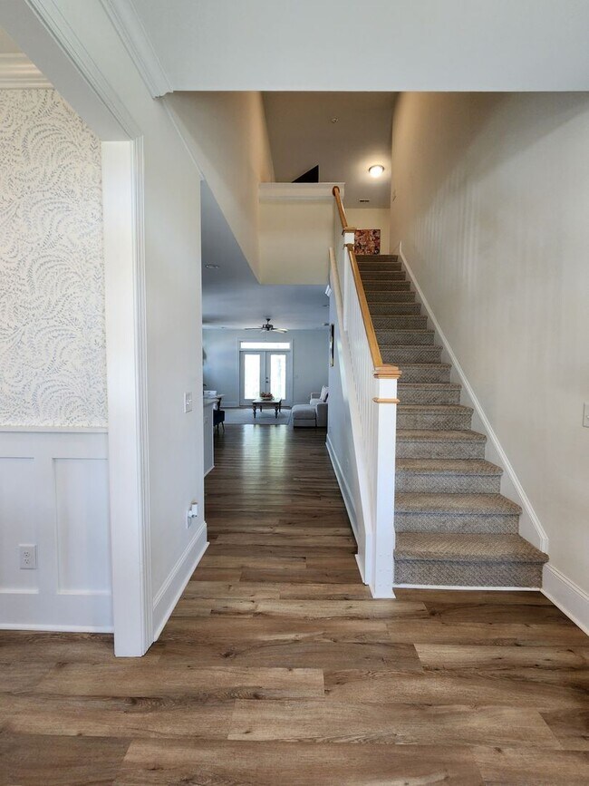 Building Photo - Home Available in Summerhouse on Everett Bay! Showings Coming Soon.