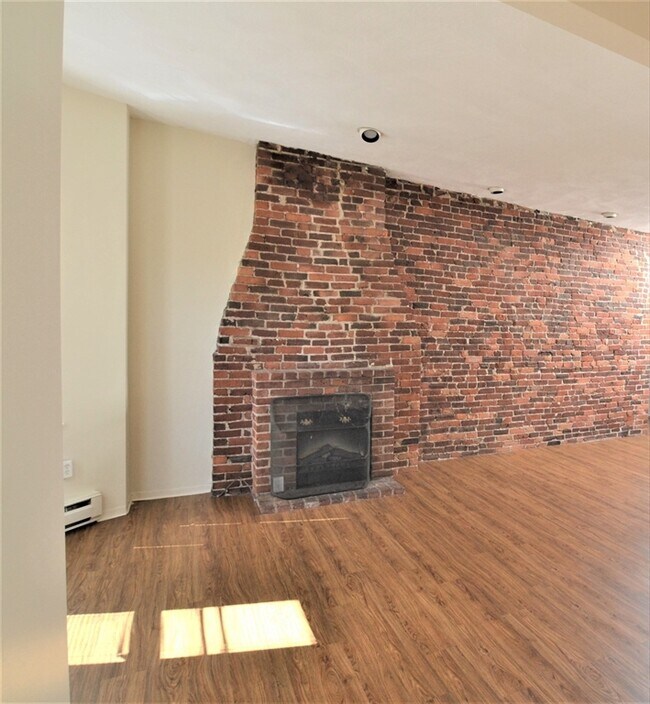 Building Photo - 67 St Germain St
