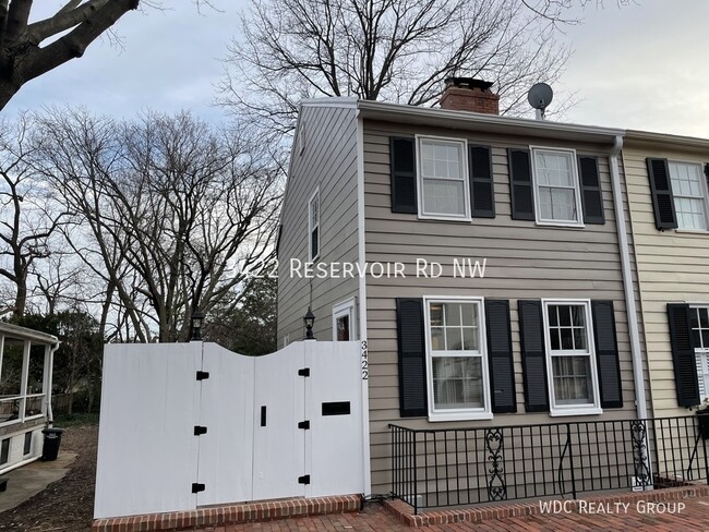 Building Photo - AMAZING GEORGETOWN "COUNTRY HOME" IN THE C...