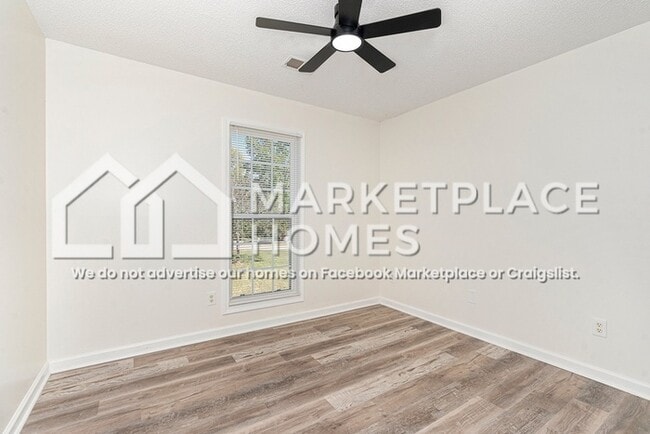 Building Photo - 237 Autumn Ridge Dr