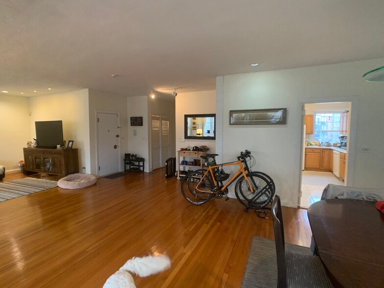 Building Photo - 20 Dean Rd