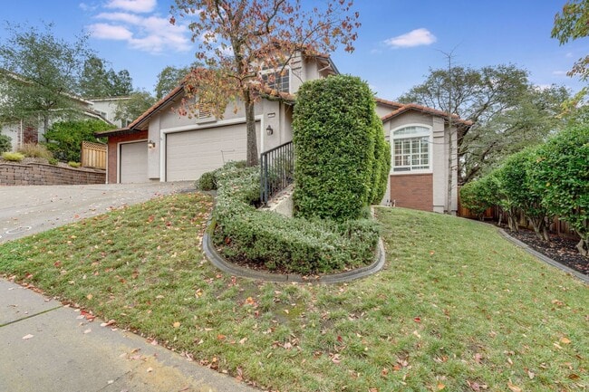 Building Photo - Stunning Folsom Split-Level Home with Pool & 3-Car Garage in Quiet Cul-De-Sac