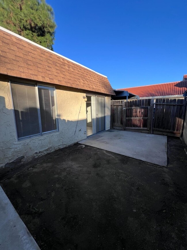 Building Photo - 481 Minnewawa Ave