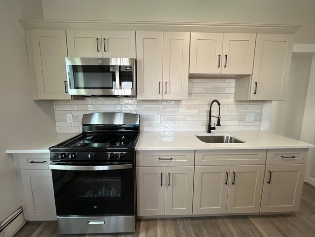 Building Photo - Freshly updated 3-bedroom, 1-bath twin hom...