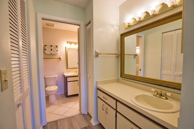 Building Photo - Annual Unfurnished 2 Bed 1 Bath Second Floor Condo located in Par Four at Capri Isles!