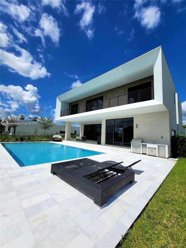 Building Photo - 16512 Botaniko Dr N