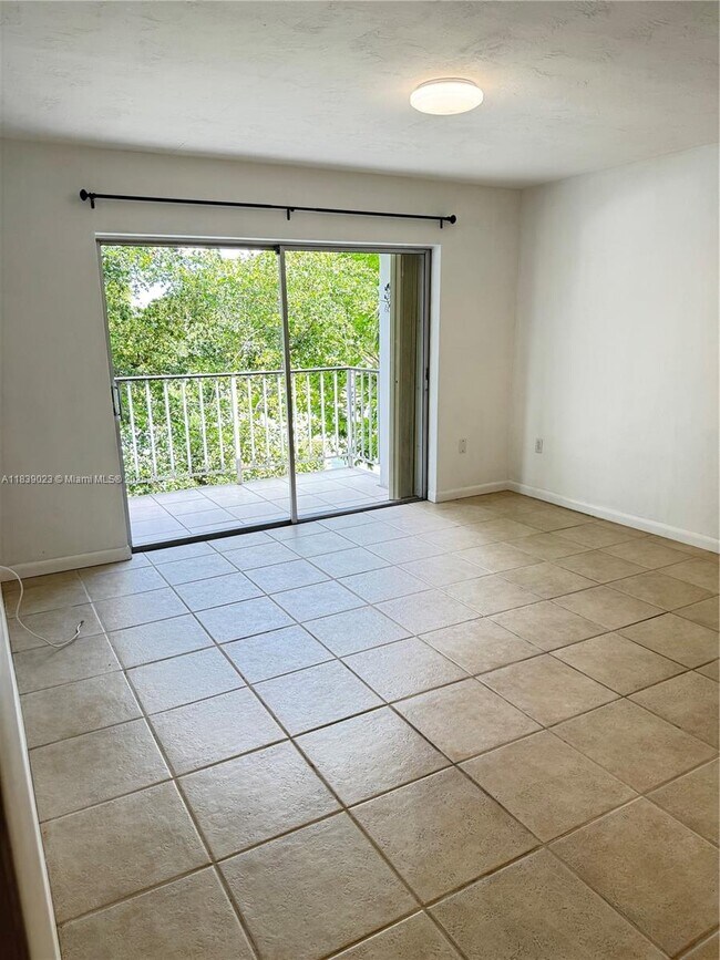 Building Photo - 9641 SW 77th Ave