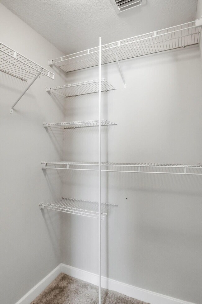 Building Photo - 3605 High Ridge Rd