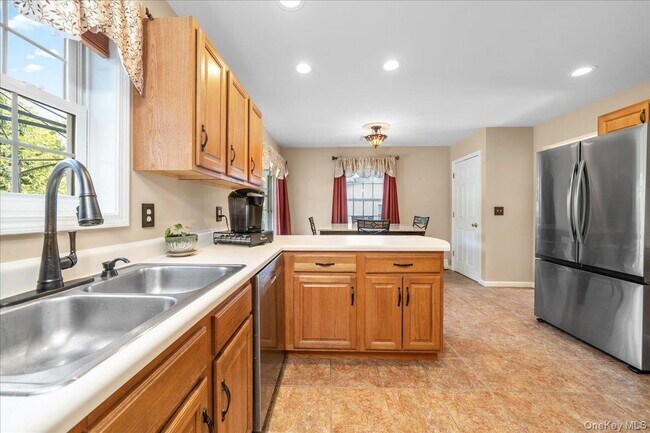 Building Photo - 70 Orchard Crest Dr