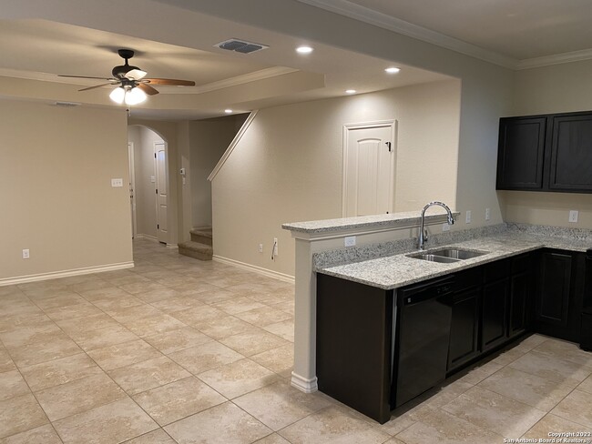 Building Photo - 6958 Lakeview Dr.