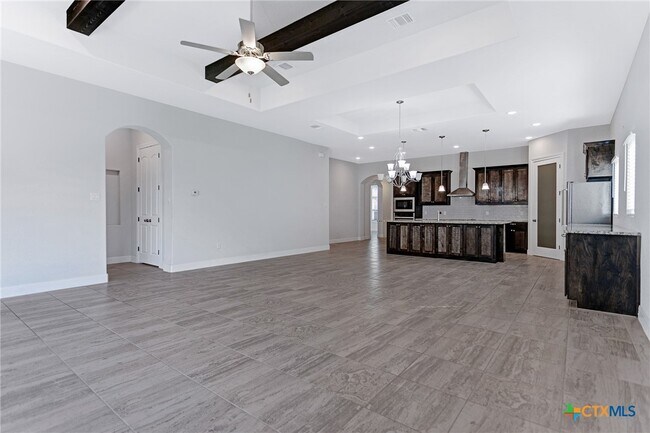 Building Photo - 620 Carriage House