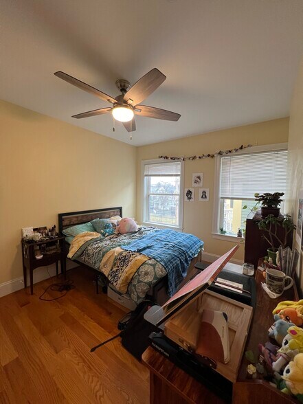 Building Photo - 118 Holland St