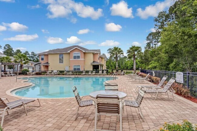 Building Photo - MUST SEE!! 3 bed/2 Bath Town Home! Close to Everything!