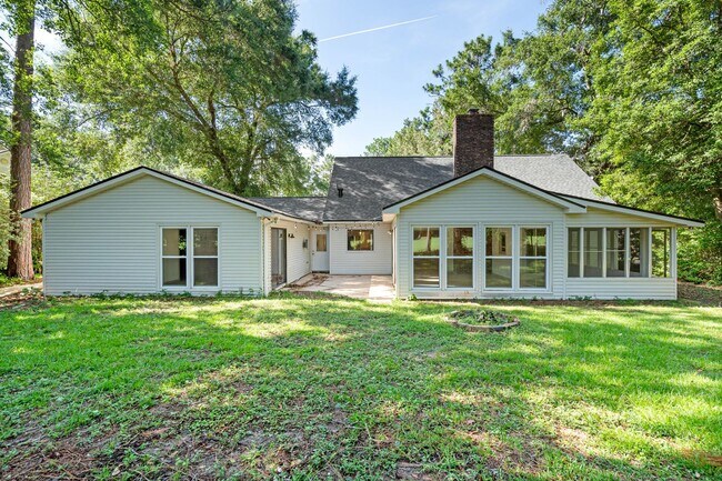 Building Photo - Lake Forest Golf Community