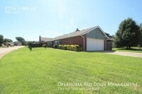 Building Photo - 2554 Lynn Ln