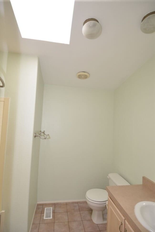 Building Photo - Charming 3BR/2BA Home with Spacious Backyard – Available June 1st!