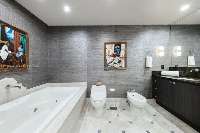 Building Photo - 100 South Pointe Dr