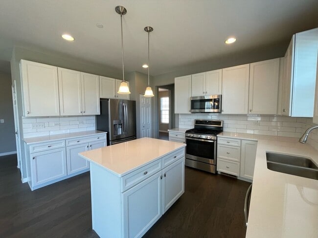 Building Photo - Single Family Home in Hoffman Estates