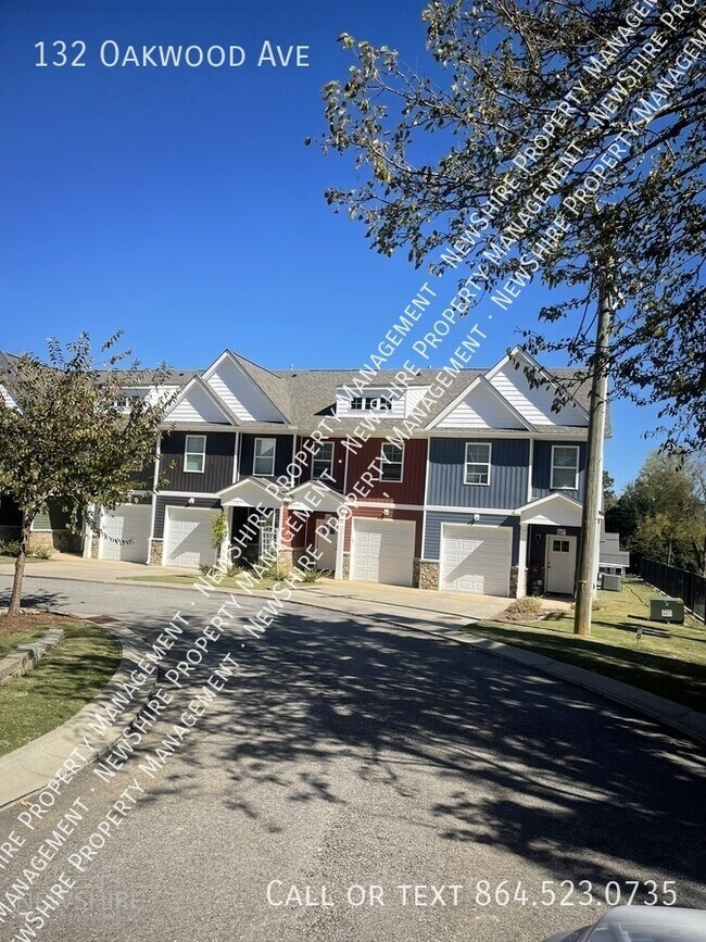 Building Photo - 132 Oakwood Ave