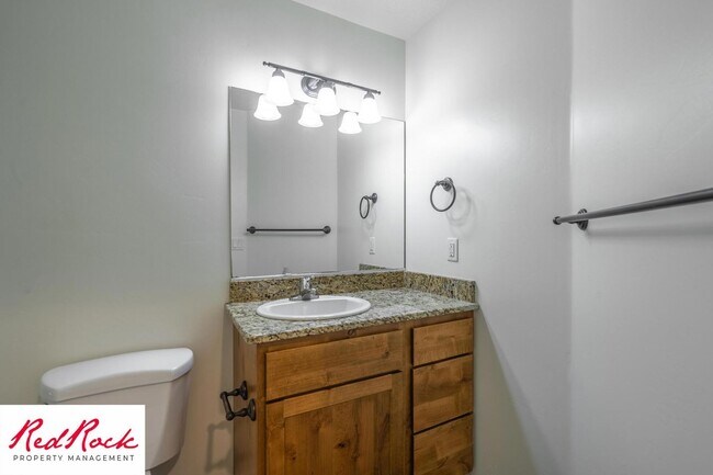 Building Photo - DOG-FRIENDLY 3 Bedroom Townhome with INTERNET INCLUDED!