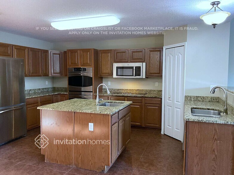 Building Photo - 3174 Burdock Ave