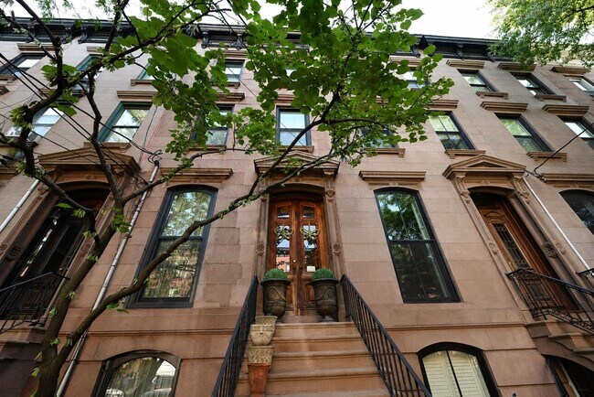 Building Photo - 1009 Garden St