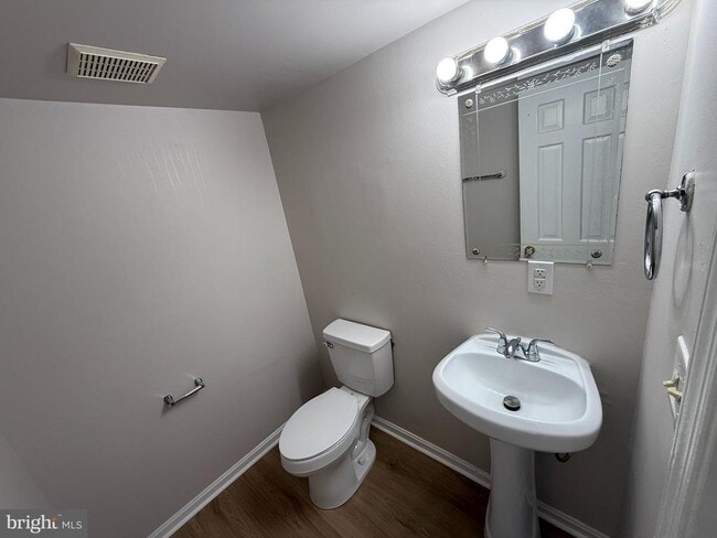 Building Photo - 534 Olde Greenwich Cir