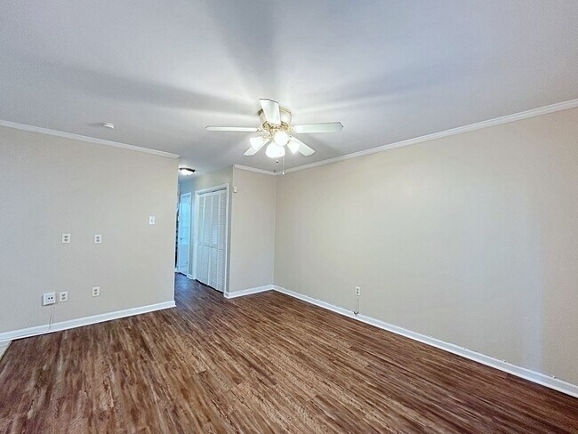 Building Photo - Prime 3 Bed, 2.5 Bath with Fireplace & Fenced Patio!