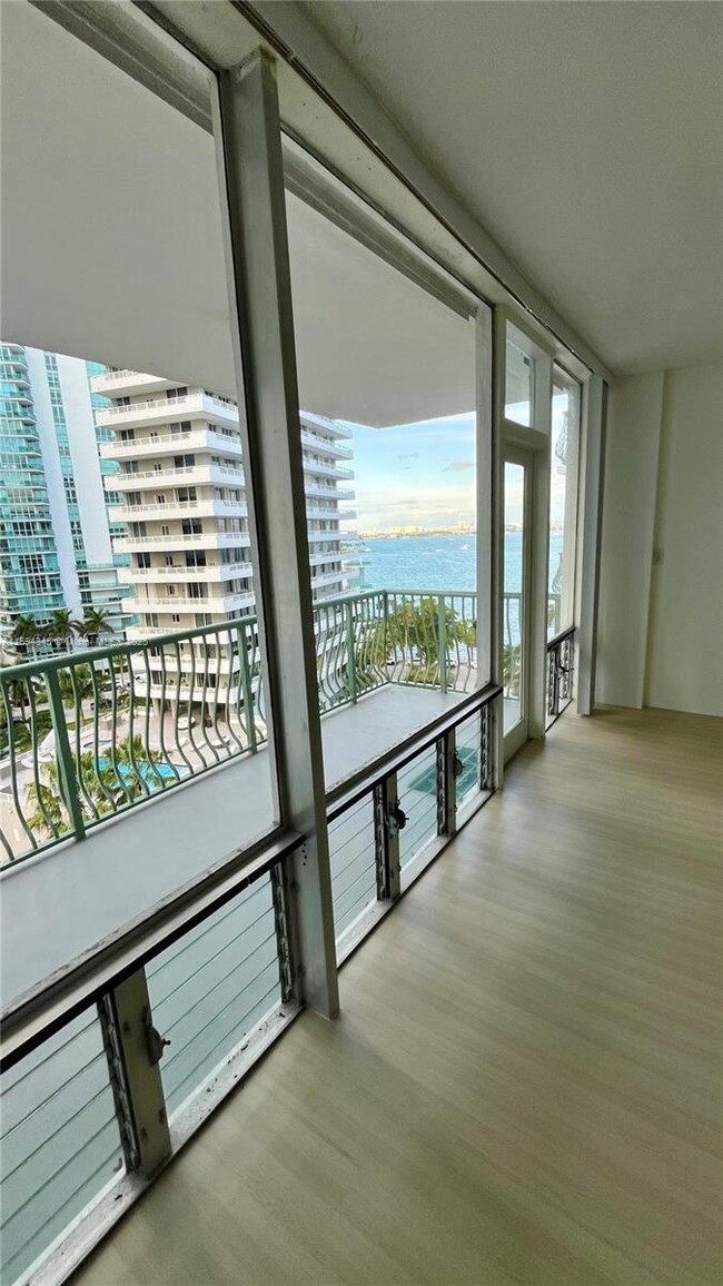 Building Photo - 1408 Brickell Bay Dr