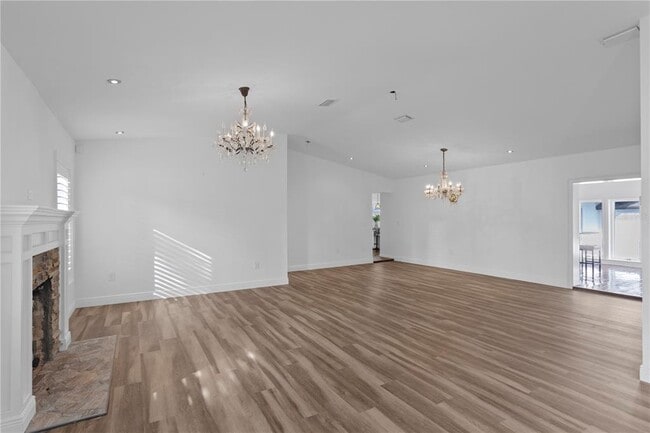 Building Photo - 2610 S Dundee St