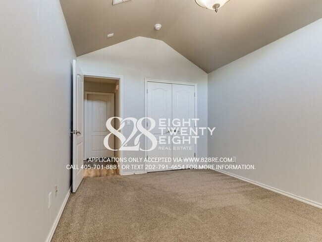 Building Photo - Lovely 3 Bed/2 Bath/2 Car Garage Single Fa...