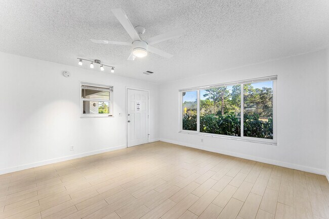 Building Photo - 7643 Overlook Rd