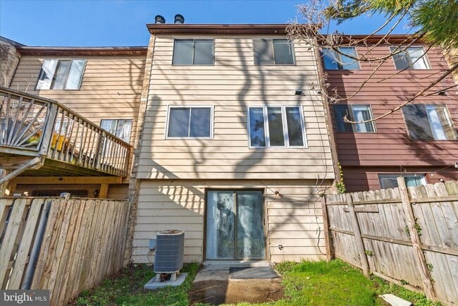 Building Photo - 6911 Cipriano Woods Ct