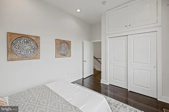 Building Photo - 907 N St NW