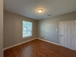 Building Photo - 209 McVoy Dr