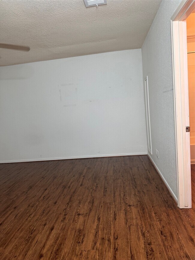 Building Photo - 1413 Bonanza Rd