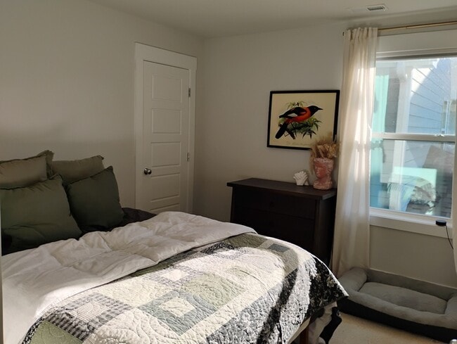 Building Photo - 353 Wash Holw Dr