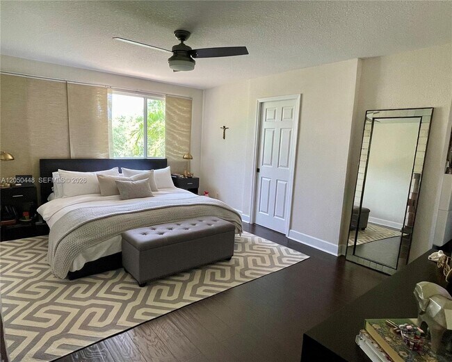 Building Photo - 485 Silver Palm Way