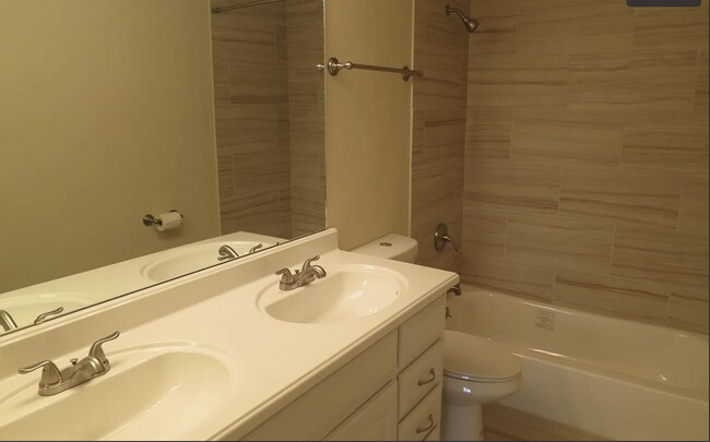 Building Photo - Beautiful 2B/2B Apartment Available Now!